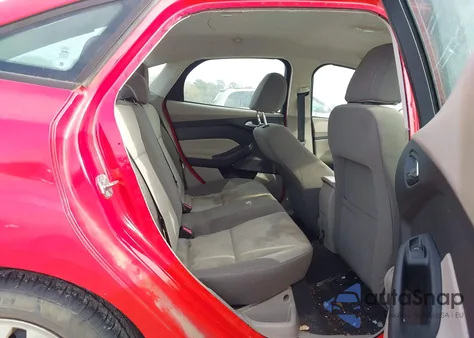 2013 Ford Focus Se z USA, uszkodzony, nr VIN 1FADP3F20DL136324